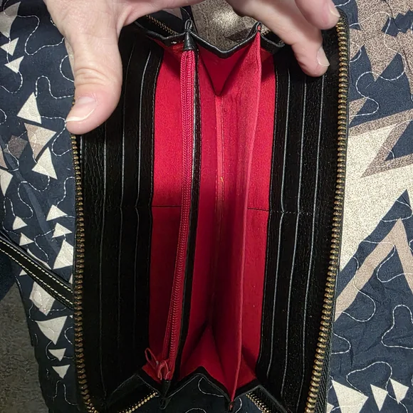 Dooney & Bourke Black Leather Zip Wallet - Picture 2 of 3